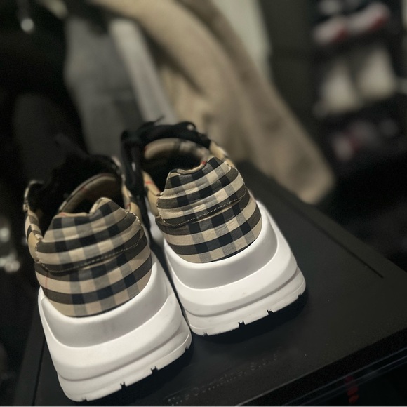 Burberry Iconic Check Pattern Sneakers with Logo Strap size 9 - Picture 7 of 9